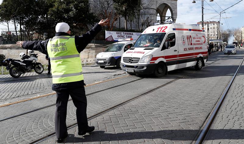 Atentado en centro turístico de Estambul deja al menos 10 muertos