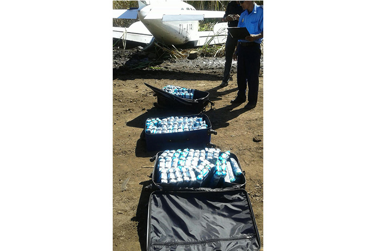 Encuentran cargamento de droga en avioneta procedente de Costa Rica 