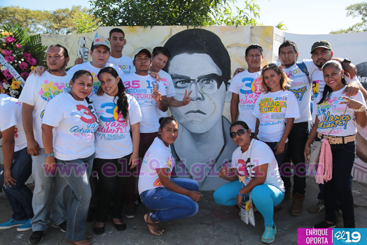 Juventud Sandinista entrega ofrenda floral en monumento a Leonel Rugama