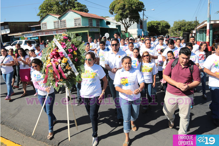 Juventud Sandinista entrega ofrenda floral en monumento a Leonel Rugama