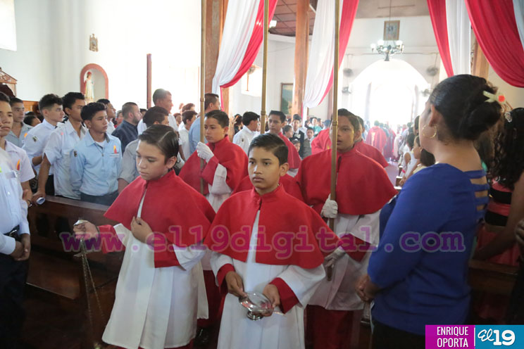Cardenal Brenes confirma a 200 niños y jóvenes de Tipitapa