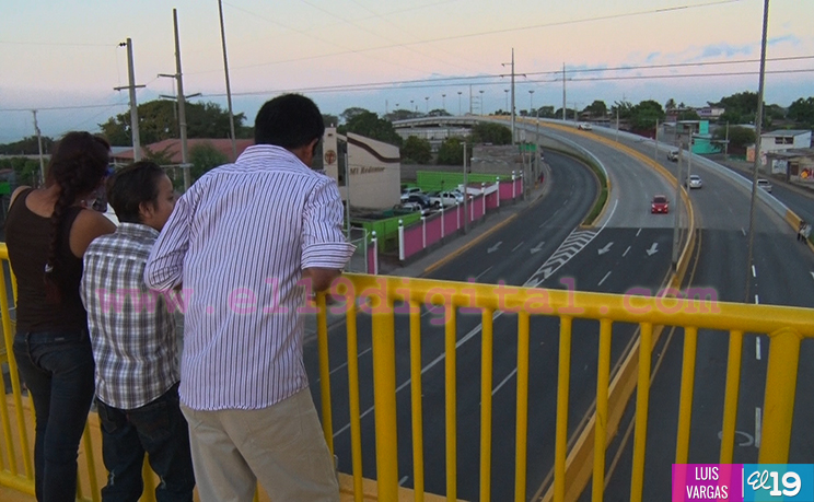 Capitalinos estrenan puente peatonal aéreo en Paso a Desnivel ‘Barricada de la Esperanza’