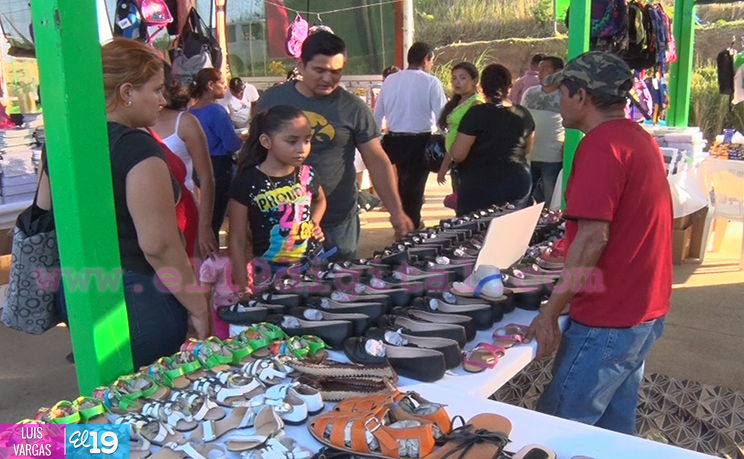 Naturistas promueven Educación Alimentaria y Nutricional en Feria Escolar 2016