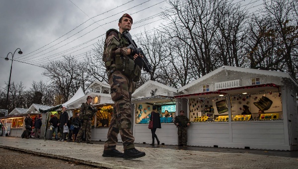 ONU cuestiona excesos de estado de emergencia en Francia