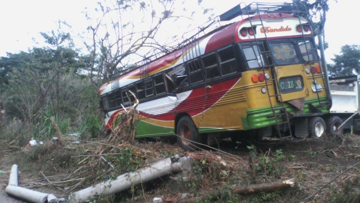 Bus se vuelca y deja seis lesionados en comunidad El Silencio, Boaco