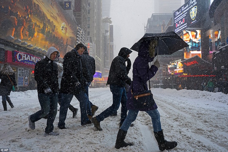 Nueva York paralizada por tormenta Jonas, la peor en décadas