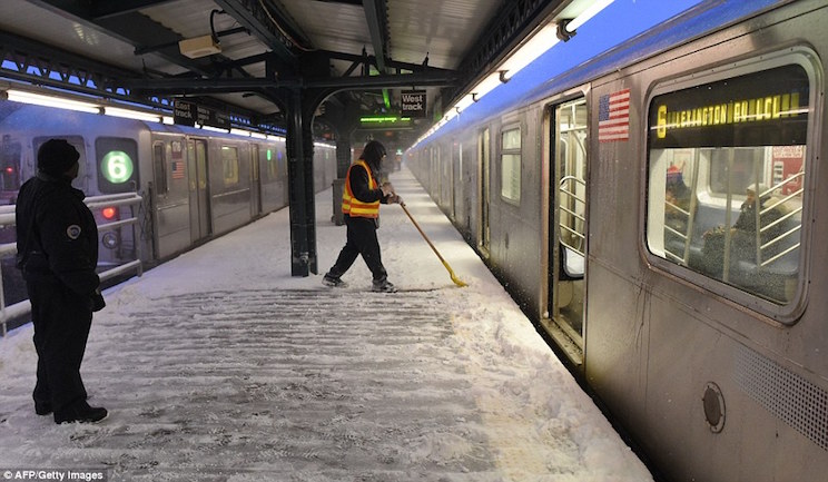 Nueva York paralizada por tormenta Jonas, la peor en décadas