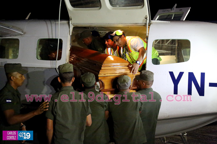 Trasladan cuerpos de 9 turistas costarricenses que perecieron en naufragio en Corn Island (FOTOS)