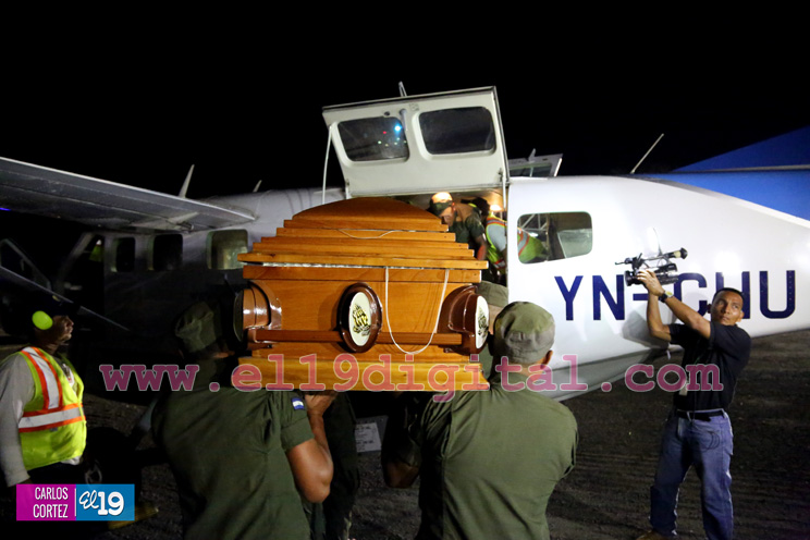 Trasladan cuerpos de 9 turistas costarricenses que perecieron en naufragio en Corn Island (FOTOS)