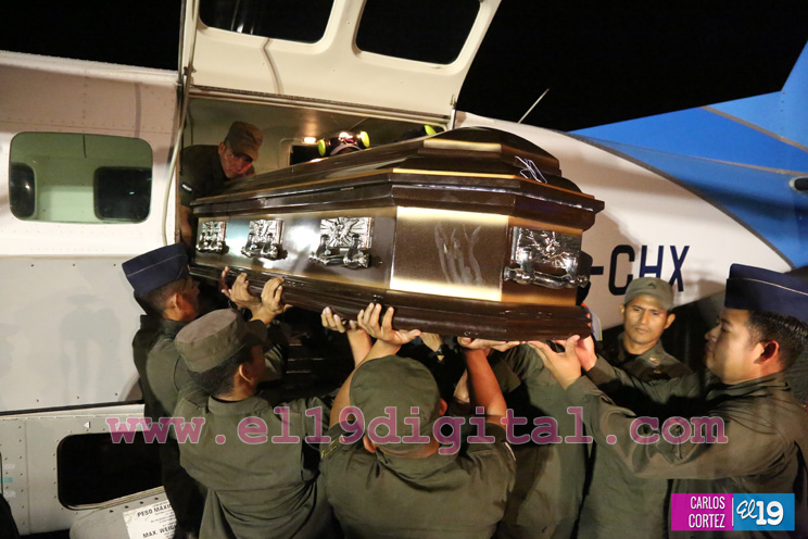 Trasladan cuerpos de 9 turistas costarricenses que perecieron en naufragio en Corn Island (FOTOS)