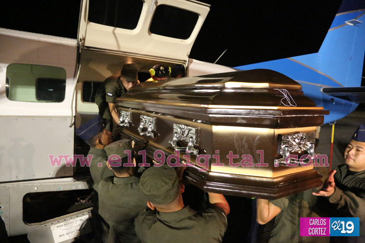 Trasladan cuerpos de 9 turistas costarricenses que perecieron en naufragio en Corn Island (FOTOS)