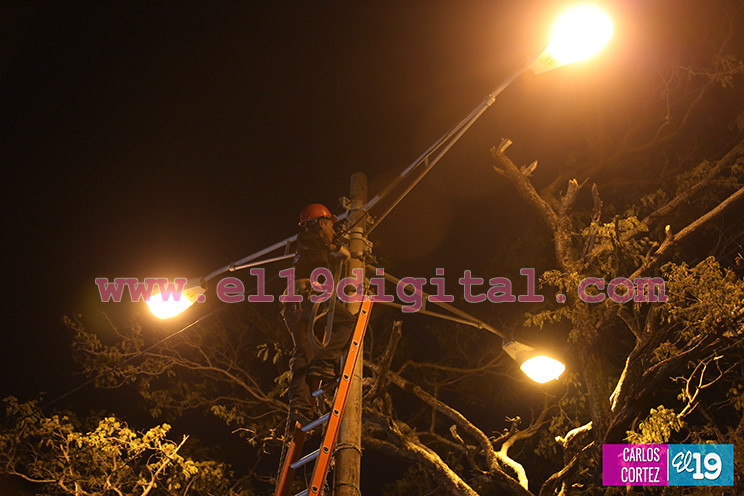 Balneario de Pochomil luce más seguro y atractivo con nuevas luminarias