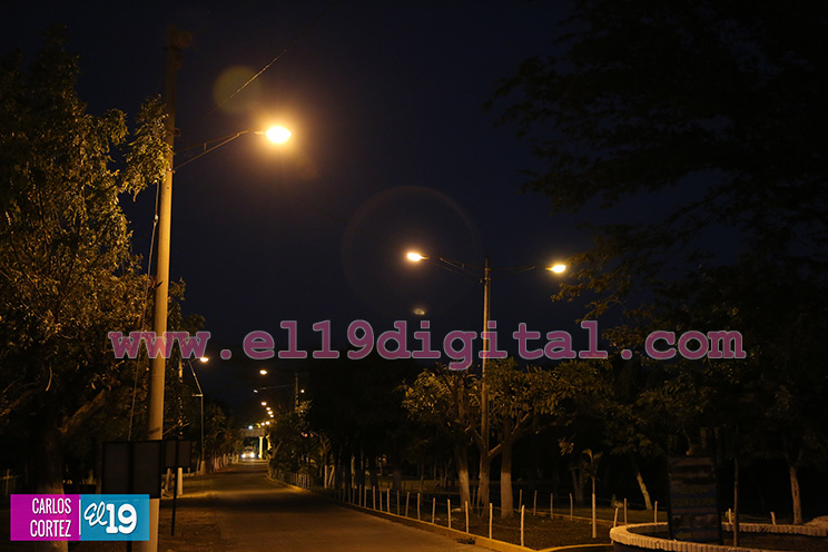 Balneario de Pochomil luce más seguro y atractivo con nuevas luminarias