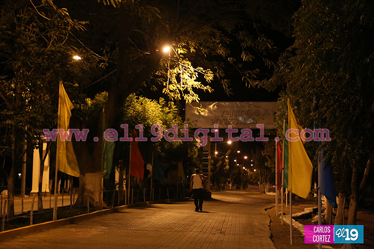 Balneario de Pochomil luce más seguro y atractivo con nuevas luminarias