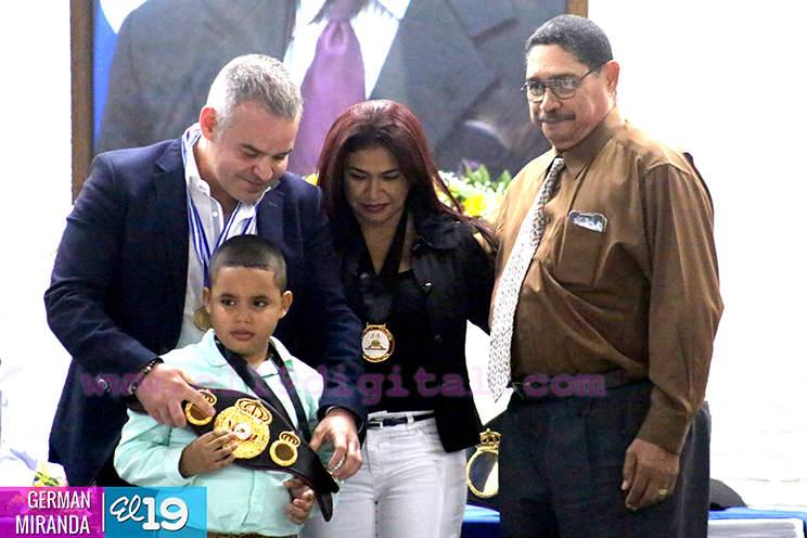 Alcaldía de Managua distingue con ‘Orden Alexis Argüello’ a Presidente de la AMB