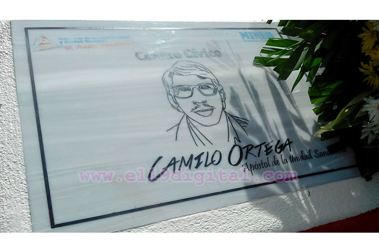 MINED devela placa conmemorativa Comandante Camilo Ortega Saavedra