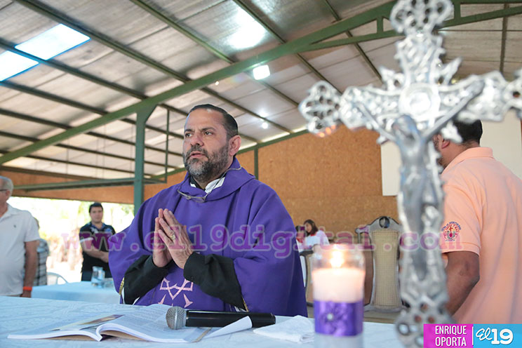 Padre Eslaquit exhorta a vivir la Semana Santa en oración y alegría
