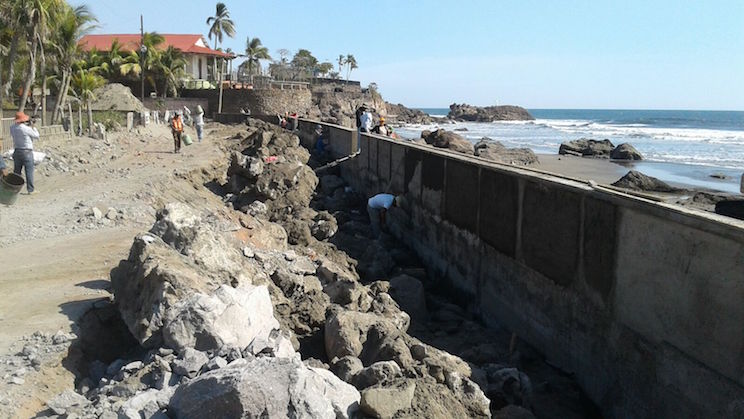 Nuevo malecón de Poneloya en su última etapa de construcción