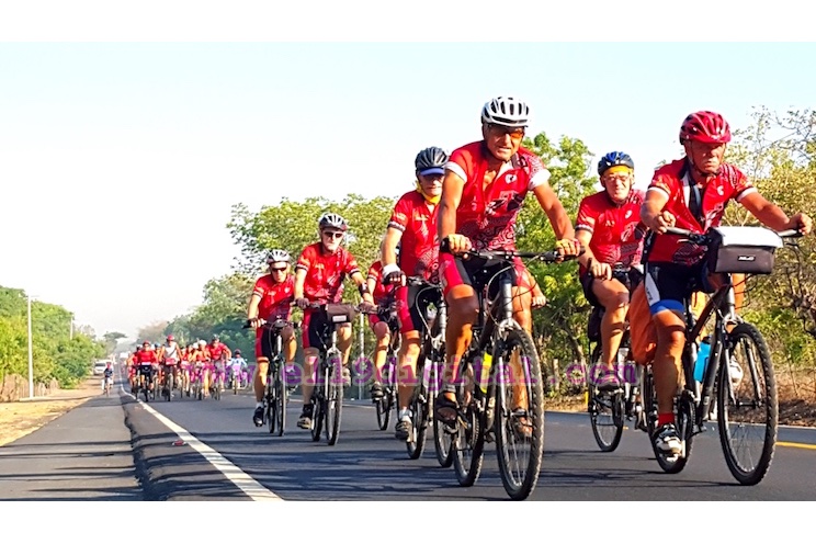 Cicloturistas internacionales realizan expedición de León a Managua