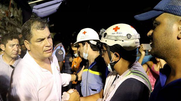 Correa infunde ánimo a Ecuador devastado por sismo y elogia respuesta	