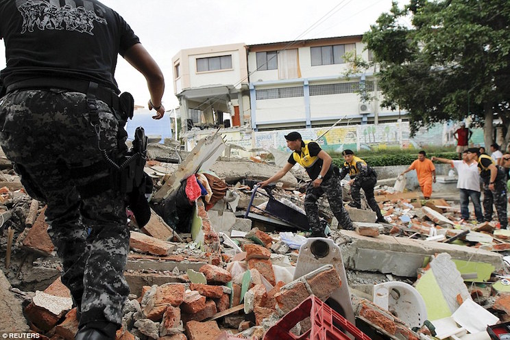 Ecuador no deja de temblar: 544 réplicas tras terremoto de 7,8