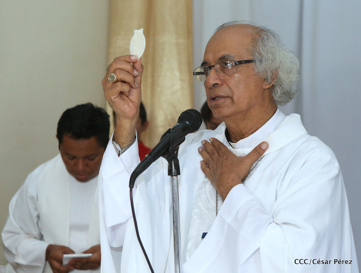 Cardenal Brenes visita Parroquia Madre del Divino Pastor, en Nejapa
