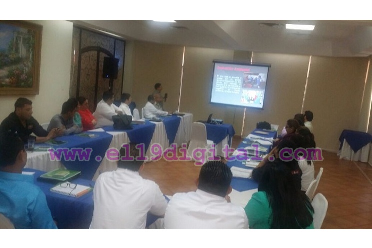 Alcaldía sostiene encuentro con hoteleros y dueños de restaurantes para abordar medidas ambientales