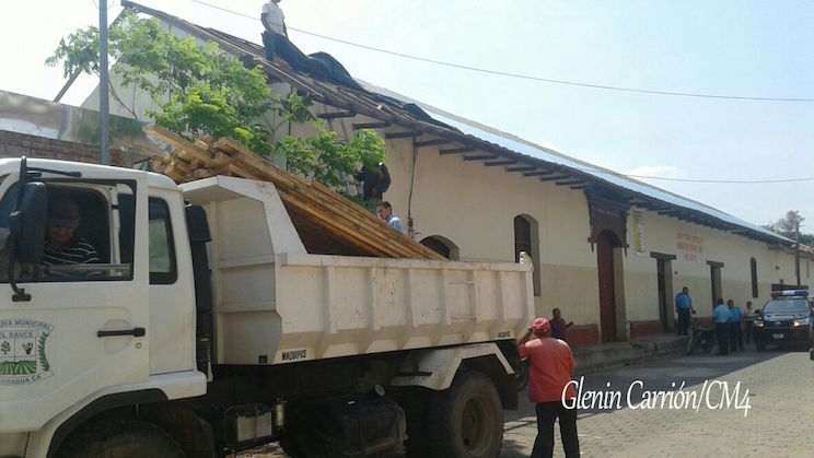 Entregan ayuda solidaria a familias afectadas por lluvias en El Sauce