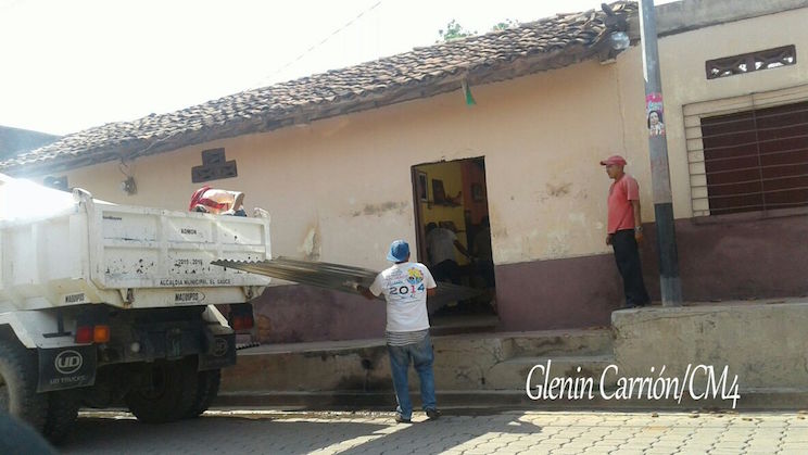 Entregan ayuda solidaria a familias afectadas por lluvias en El Sauce
