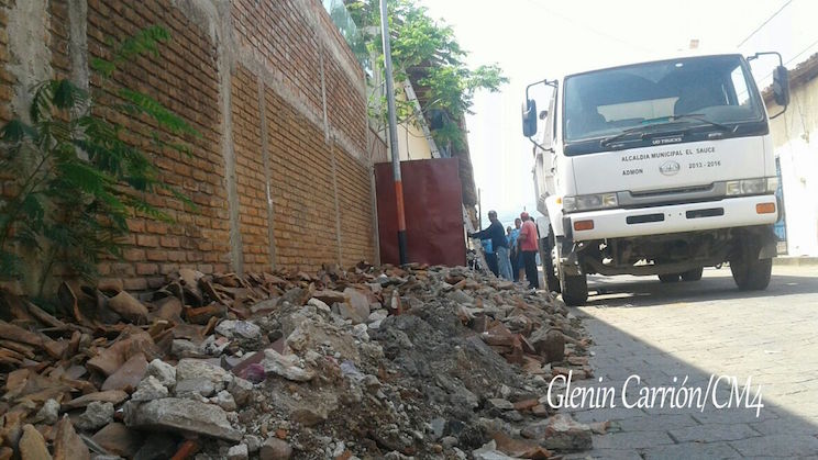 Entregan ayuda solidaria a familias afectadas por lluvias en El Sauce