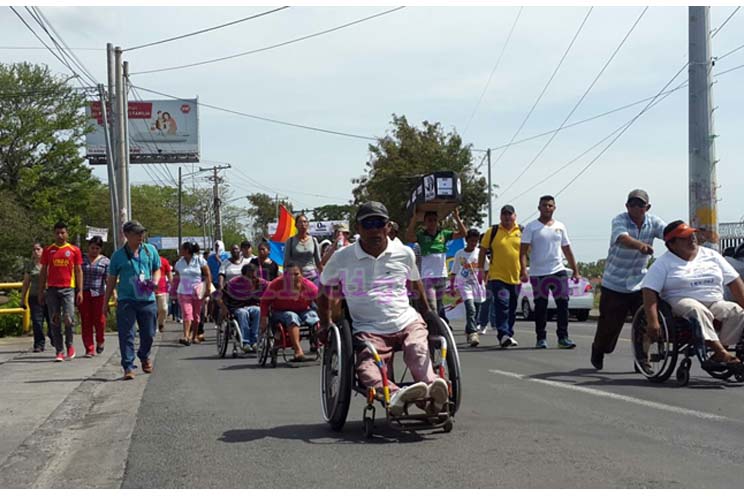 Marchan en solidaridad con las personas portadoras de VIH