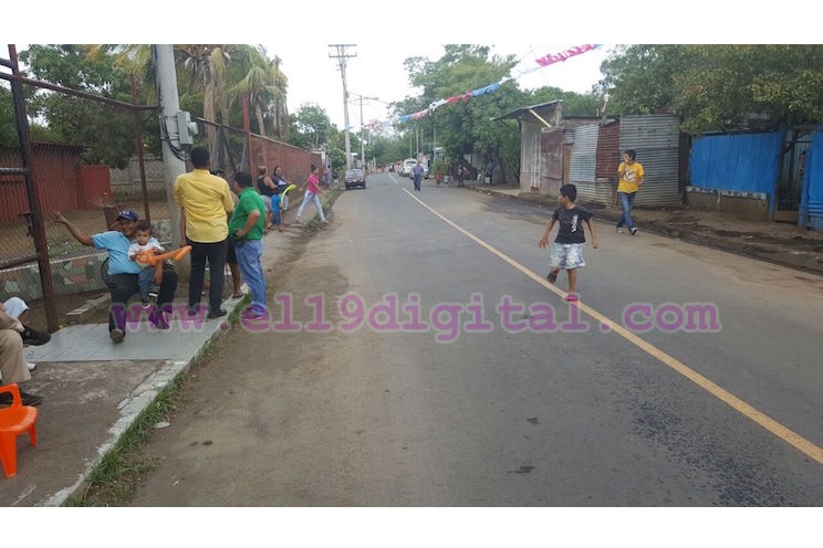 Celebran obras de mejoramiento vial en el barrio Selim Shible