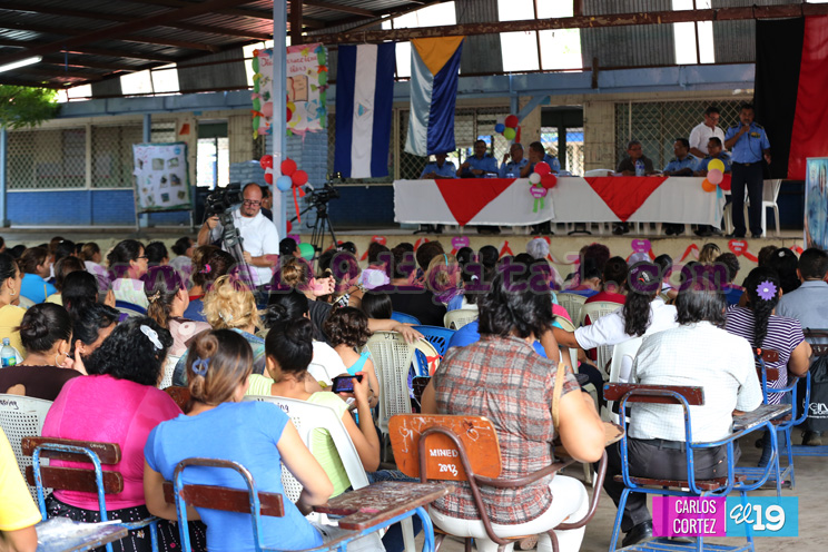 Policía nacional realiza conversatorio con madres de Managua