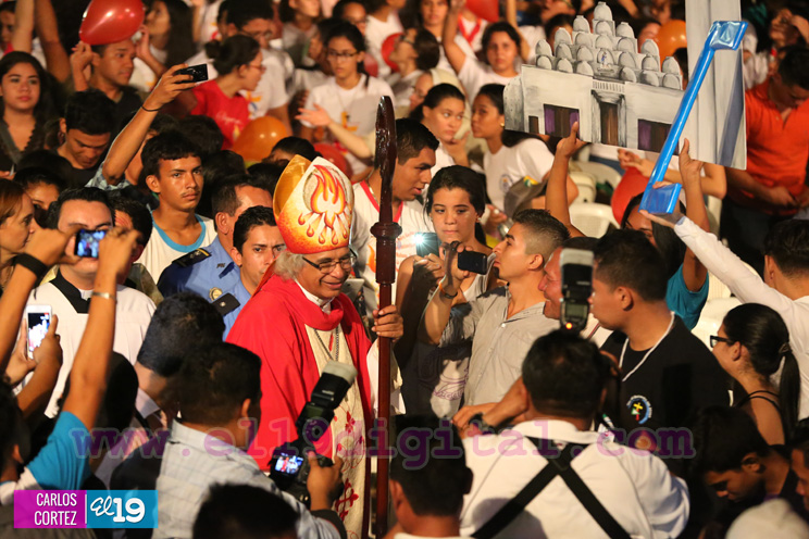 Juventud católica celebra efusivo homenaje al Cardenal Brenes