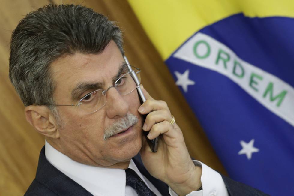 Caída de ministro reblandece al gobierno provisional de Brasil	