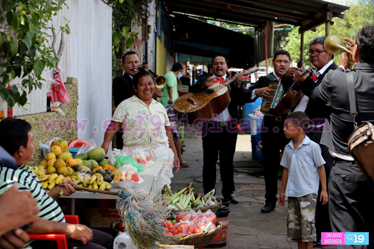 Alcaldía de Managua festeja a las madres comerciantes del Mercado Candelaria