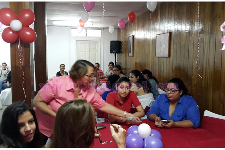 Invur celebra a las mamás en su día