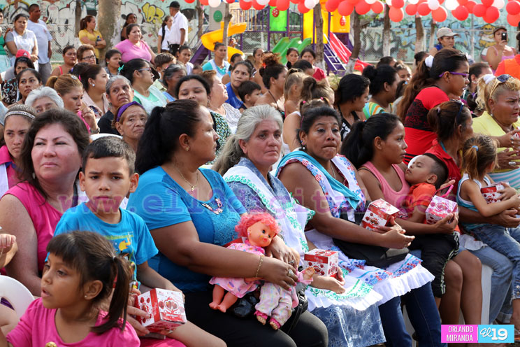Celebran a madres comerciantes del mercado Roberto Huembes