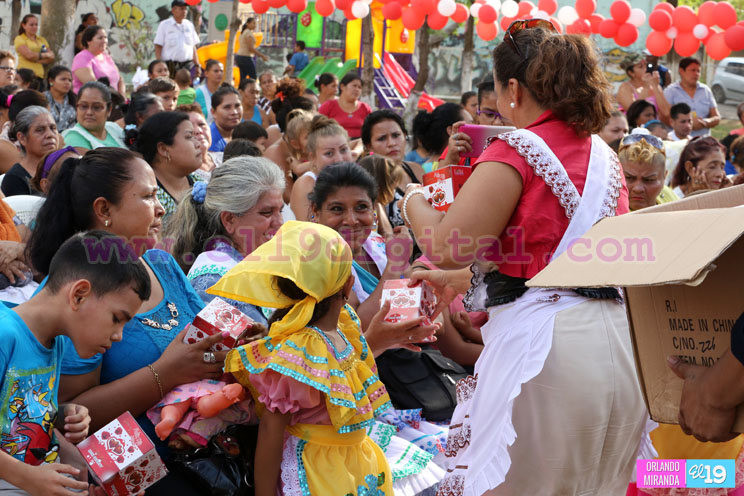 Celebran a madres comerciantes del mercado Roberto Huembes