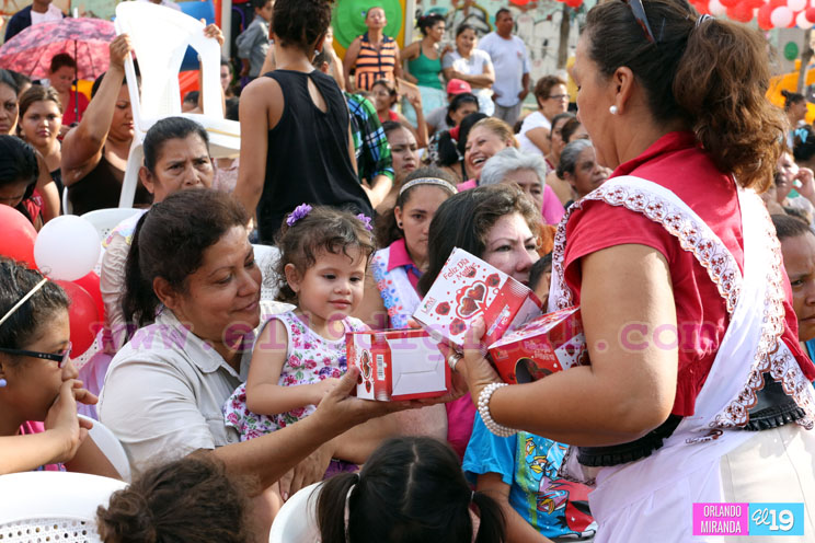 Celebran a madres comerciantes del mercado Roberto Huembes