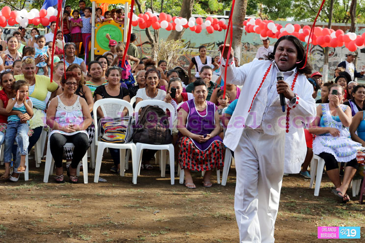 Celebran a madres comerciantes del mercado Roberto Huembes