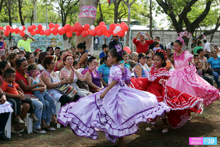 Celebran a madres comerciantes del mercado Roberto Huembes