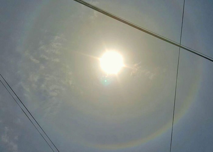 Halo solar sobre el cielo de Managua