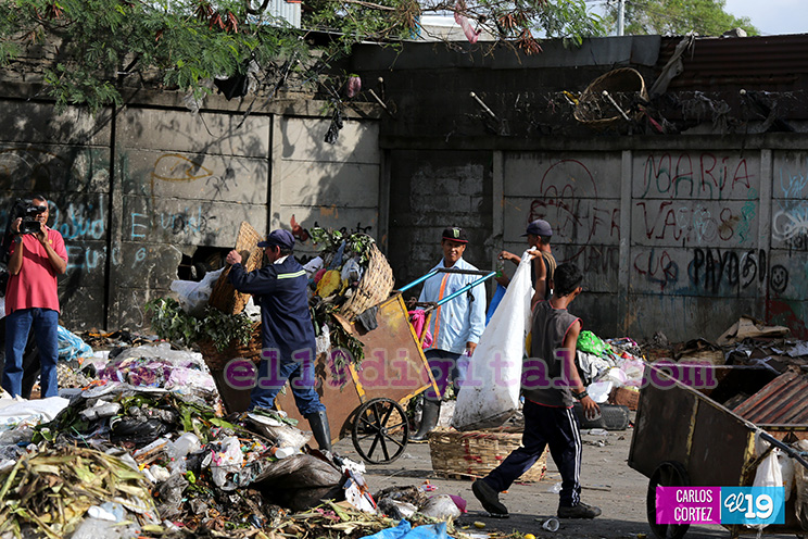 Autoridades municipales y comerciantes del Oriental abordan problema de la basura