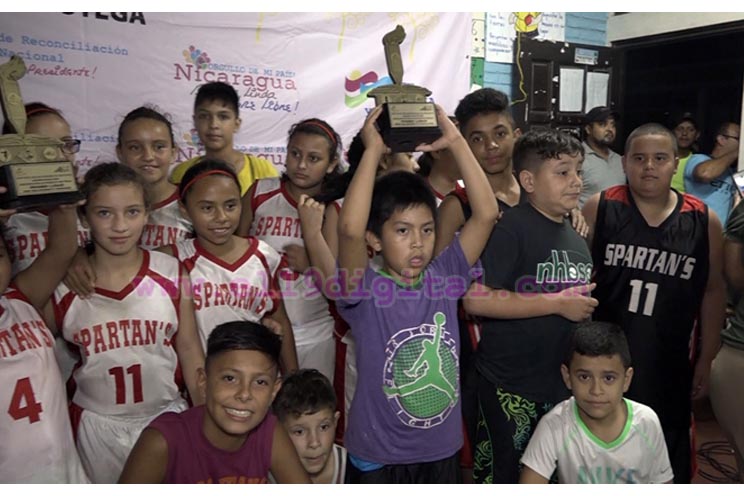 Niños y niñas campeones de Mini-Baloncesto regresan triunfantes a Jinotega