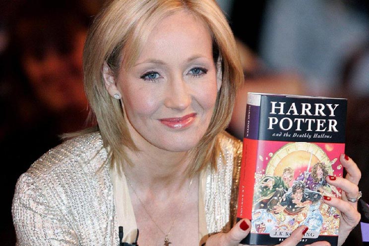 J.K. Rowling pide a los fans de Harry Potter que no hagan spoilers de su obra de teatro