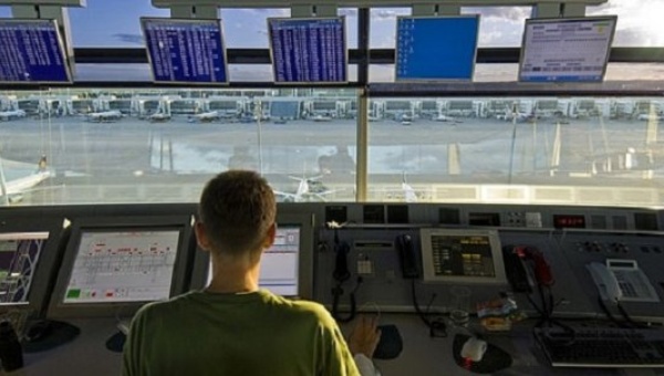 Controladores aéreos de Argentina realizan paro de 48 horas