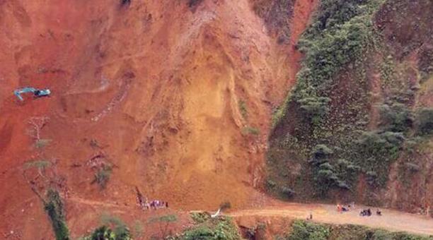Mueren cuatro personas tras deslave en Colombia