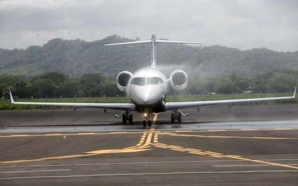 Avioneta solicita aterrizar de emergencia en Aeropuerto Augusto C. Sandino