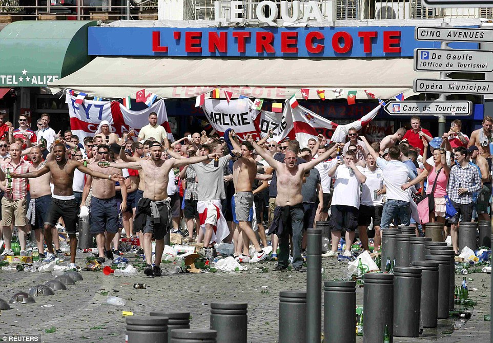 UEFA podría recurrir a la descalificación de Eurocopa por violencia
